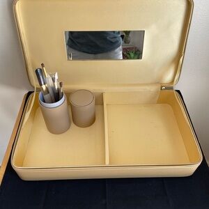 ESTEE LAUDER VINTAGE MAKEUP OR JEWELRY CASE PLUS MISC. MAKEUP APPLICATORS
